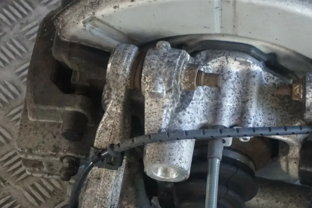 BMW E60 520D N47 Eje De Salida Trasero Izquierdo Soporte Rueda Suspensión - SKU 6770905-4 - Número de pieza 6770905