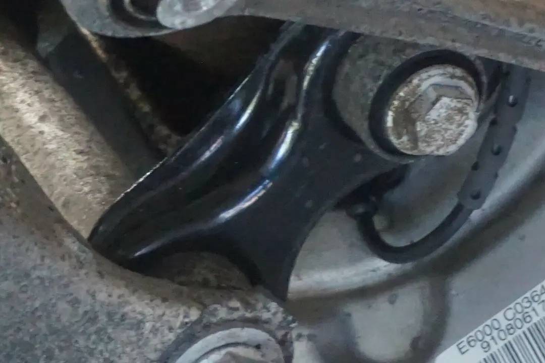 BMW E60 520D N47 Noga Zawieszenie Wspornik Półoś Koła Lewy Tył - SKU 6770905-4 - Numer Części 6770905