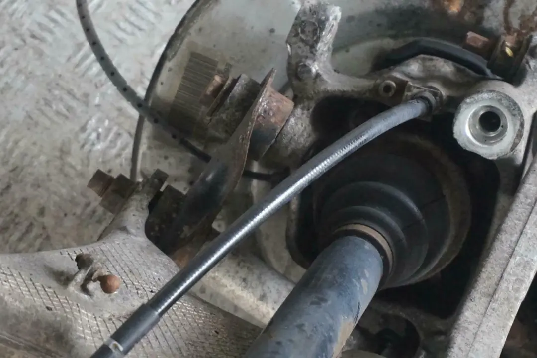 M57N Rear Right O/S Hub Leg Carrier Brake Disc Caliper to BMW 5 E60 530d with Part number 6770906 BMW 5 E60 530d M57N Rear Right O/S Hub Leg Carrier Brake Disc Caliper - SKU 6770906-13 - Part number 6770906