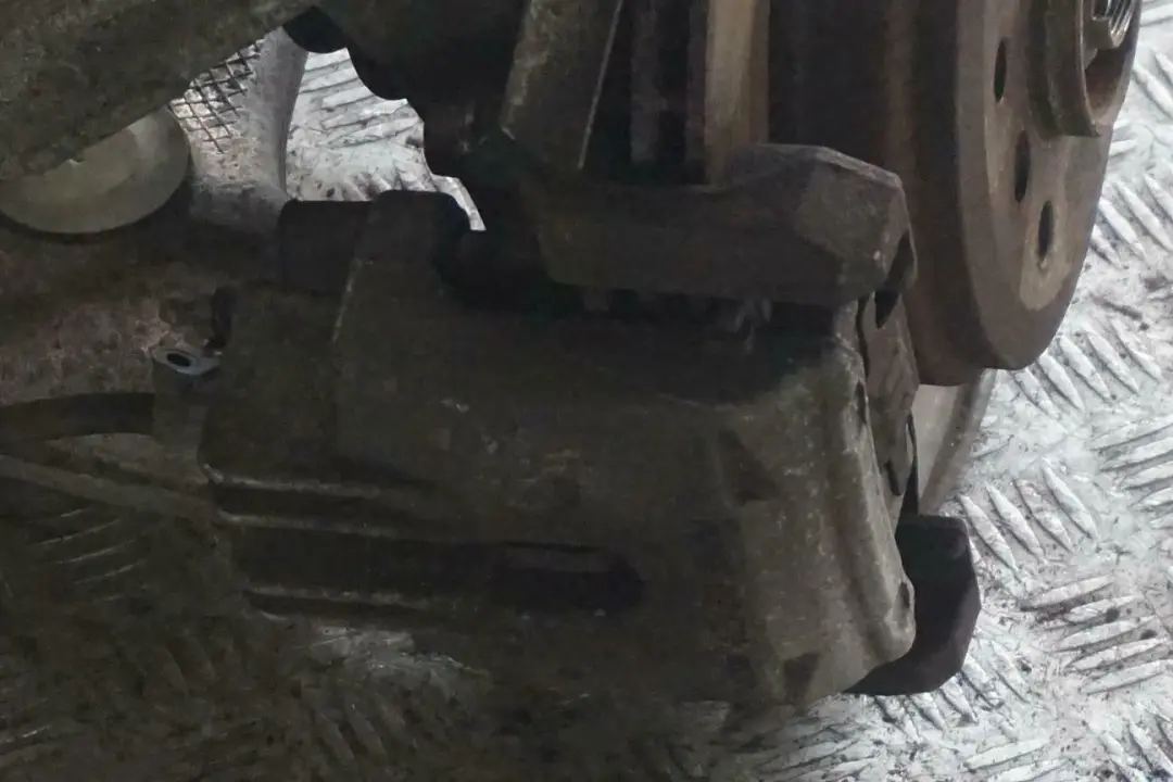 BMW 5 E60 530d M57N Rear Right O/S Hub Leg Carrier Brake Disc Caliper - SKU 6770906-13 - Part number 6770906