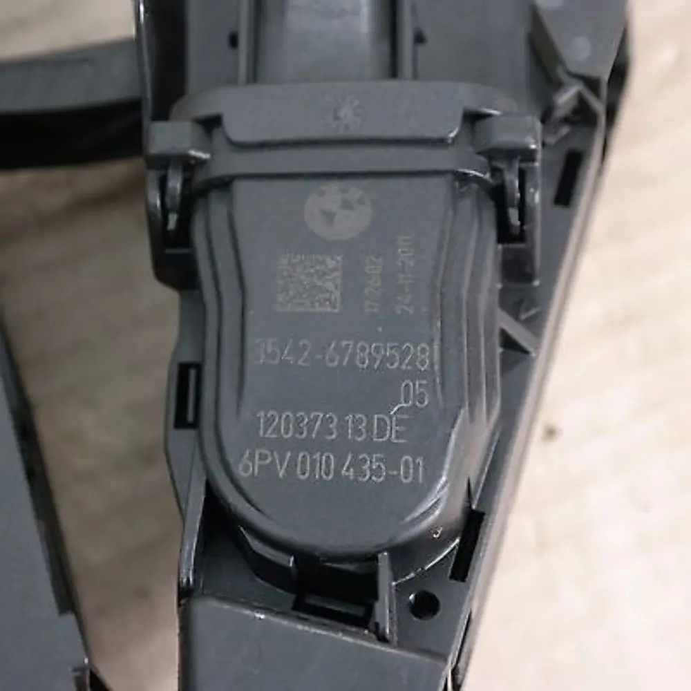 Modulo Pedal Acelerador Cambio Automatico para BMW 1 3 X5 X6 E81 E87 E87N F30 con número de pieza 6853175 BMW 1 3 X5 X6 E81 E87 E87N F30 Modulo Pedal Acelerador Cambio Automatico - SKU 6770936 - Número de pieza 6853175