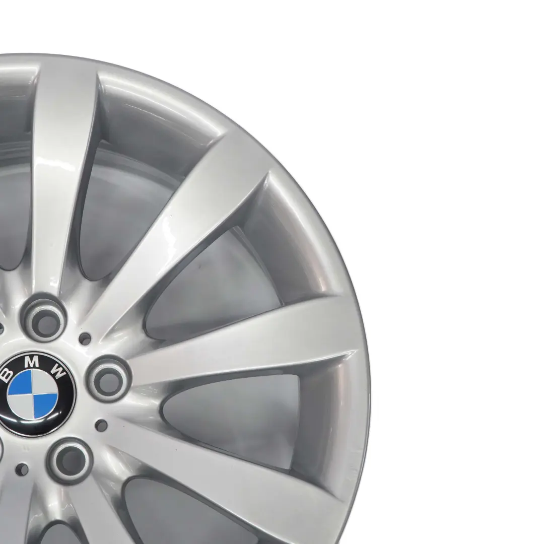 Cerchi lega leggera argento 19" raggi stellari 218 8,5J ET:14 per BMW E63 con numero di parte 6770941 BMW E63 Cerchi lega leggera argento 19" raggi stellari 218 8,5J ET:14 - SKU 6770941 - Numero di parte 6770941