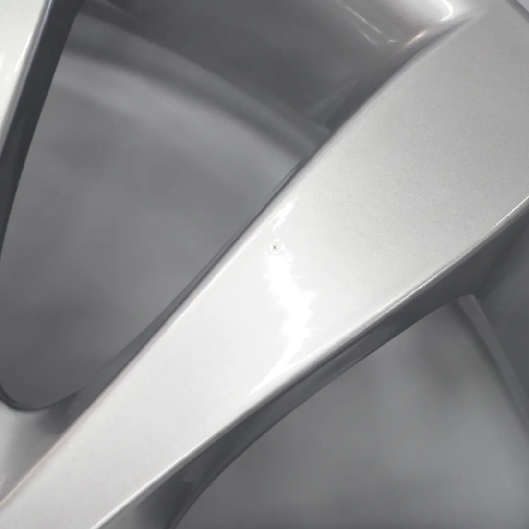 Felga Aluminiowa 19" 8,5J ET:14 do BMW E63 o numerze 6770941 BMW E63 Felga Aluminiowa 19" 8,5J ET:14 - SKU 6770941 - Numer Części 6770941