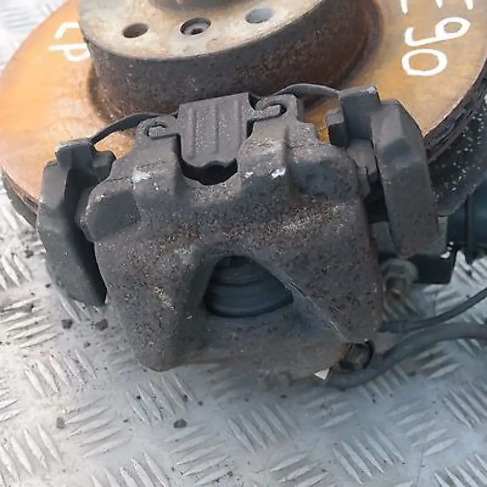 N53 FRONT LEFT N/S LEG SUSPENSION AXLE BRAKE DISC HUB SET to BMW 3 SERIES E90 325i with Part number 31306771177 BMW 3 SERIES E90 325i N53 FRONT LEFT N/S LEG SUSPENSION AXLE BRAKE DISC HUB SET - SKU 6771177 - Part number 31306771177