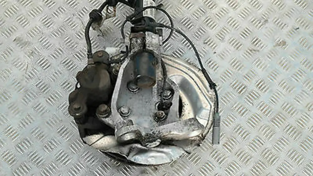 BMW 1 E87N 116i N43 Front Left N/S spring strut brake suspension leg hub axle - SKU 6771553-4 - Part number 6786017