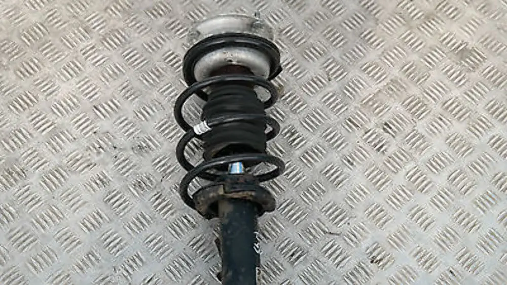 Delantero Derecho Muelle Strut Freno Eje Suspensión para BMW E87 LCI 116i con número de pieza 31316771554 BMW E87 LCI 116i Delantero Derecho Muelle Strut Freno Eje Suspensión - SKU 6771554-4 - Número de pieza 31316771554