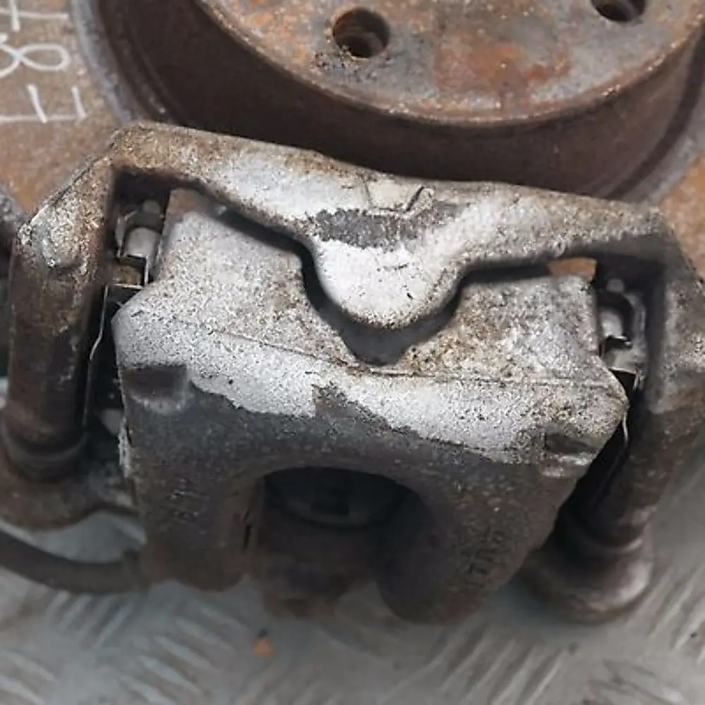 BMW E87 LCI 116d N47 Delantero Derecho Muelle Strut Freno Suspensión Eje - SKU 6771554 - Número de pieza 31316771554