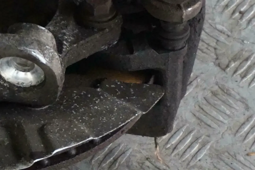 M47N2 Sport Front Right O/S Spring Strut Brake Suspension Leg Hub to BMW 1 E87 118d with Part number 6771558 BMW 1 E87 118d M47N2 Sport Front Right O/S Spring Strut Brake Suspension Leg Hub - SKU 6771558-3 - Part number 6771558