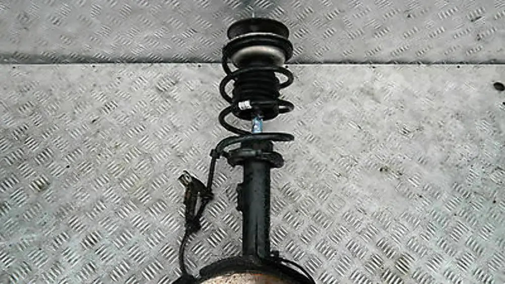 Derecho rente Primavera Strut Pierna Suspensiom Pinza de freno para BMW E90 E90N con número de pieza 6786006 BMW E90 E90N Derecho rente Primavera Strut Pierna Suspensiom Pinza de freno - SKU 6771724-6 - Número de pieza 6786006