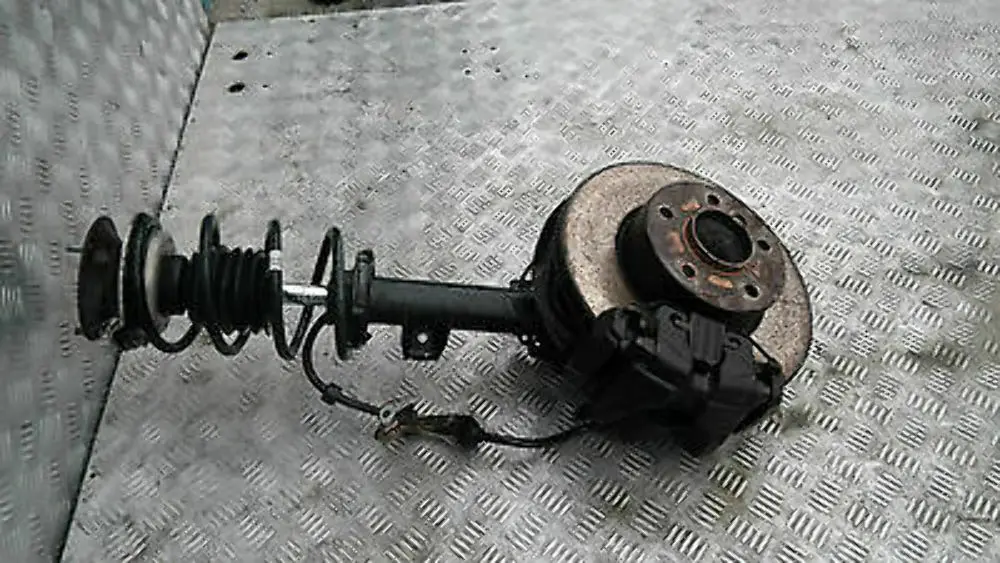 Derecho rente Primavera Strut Pierna Suspensiom Pinza de freno para BMW E90 E90N con número de pieza 6786006 BMW E90 E90N Derecho rente Primavera Strut Pierna Suspensiom Pinza de freno - SKU 6771724-6 - Número de pieza 6786006