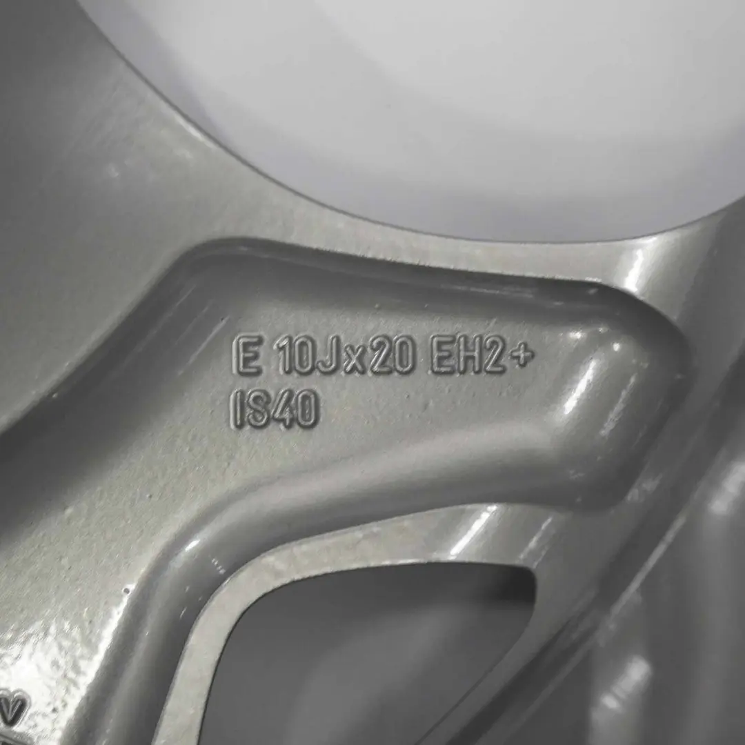 Cerchio in Lega Anteriore 20" a Y 214 11J ET:47 per BMW X5 E70 X6 E71 con numero di parte 6772250 BMW X5 E70 X6 E71 Cerchio in Lega Anteriore 20" a Y 214 11J ET:47 - SKU 6772250 - Numero di parte 6772250