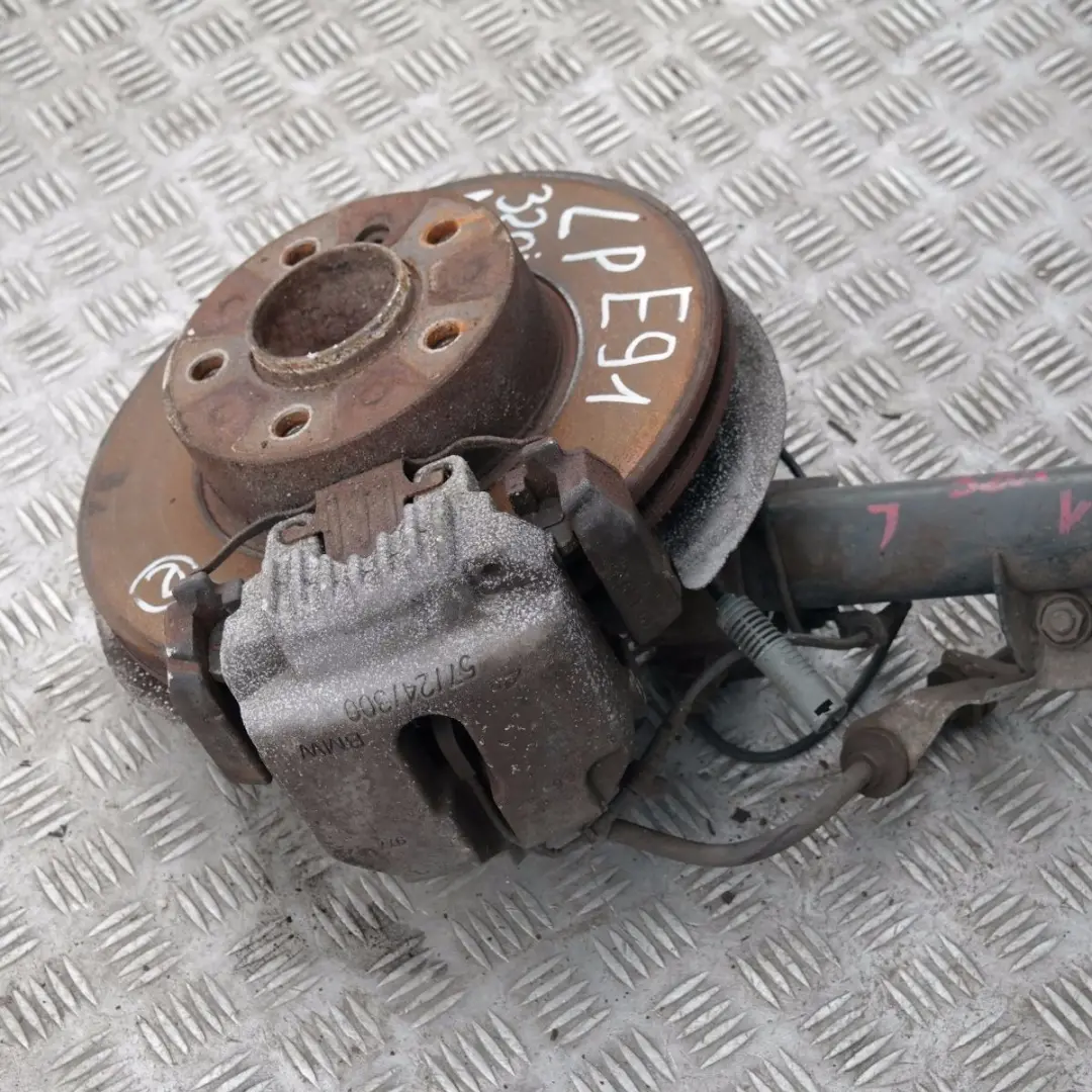 FRONT LEFT SPRING STRUT LEG SUSPENSION BRAKE CALLIPER para BMW E91 320i con número de pieza 6772917-1 BMW E91 320i FRONT LEFT SPRING STRUT LEG SUSPENSION BRAKE CALLIPER - SKU 6772917-1 - Número de pieza 6772917-1
