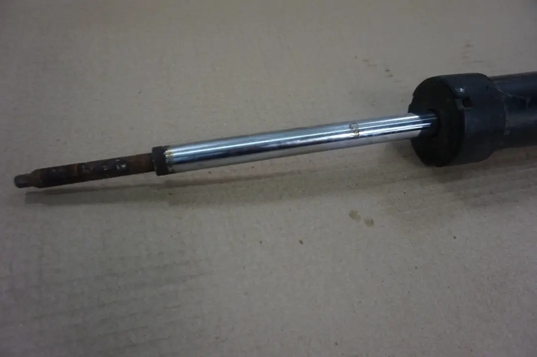 Ammortizzatore Posteriore Sinistra/Destra per BMW E91 LCI con numero di parte 6772926 BMW E91 LCI Ammortizzatore Posteriore Sinistra/Destra - SKU 6772926-3 - Numero di parte 6772926