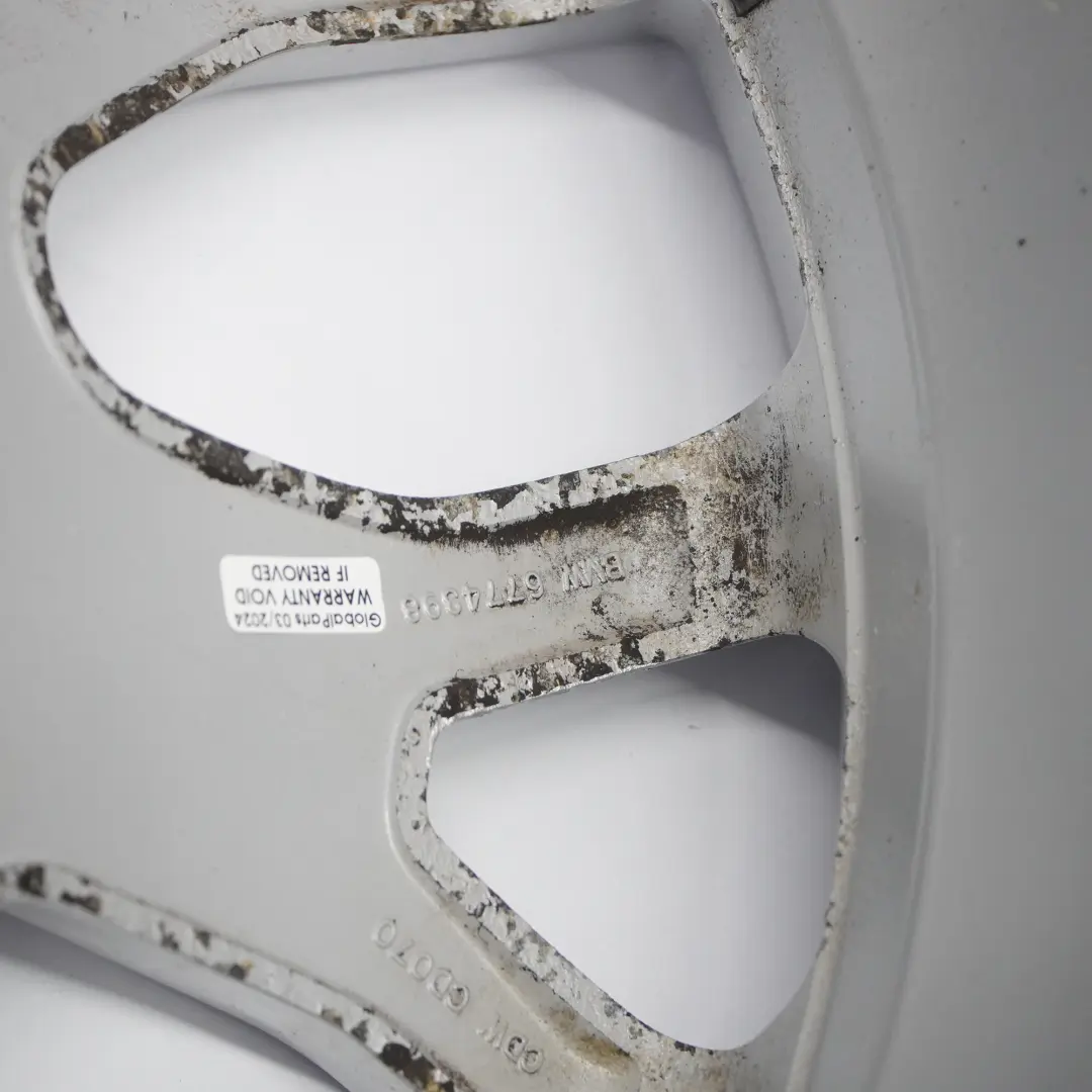 Srebrna Przednia Felga Aluminiowa 20" 177 10J ET:40 do BMW X5 E70 o numerze 6774398 BMW X5 E70 Srebrna Przednia Felga Aluminiowa 20" 177 10J ET:40 - SKU 6774398-1 - Numer Części 6774398