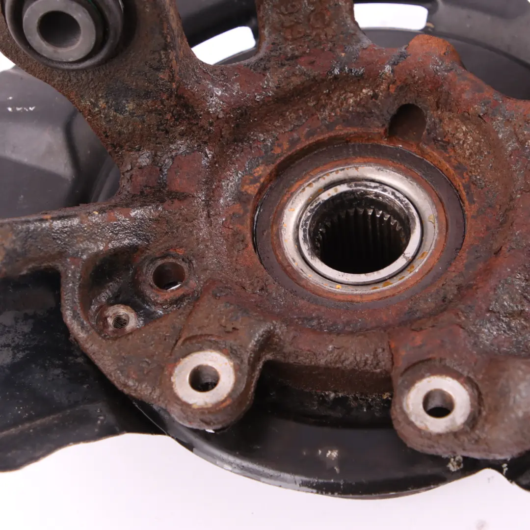 BMW E82 E88 Wheel Carrier Hub Rear Left N/S Suspension Flange 123d 135i - SKU 6774807-1 - Part number 6774807