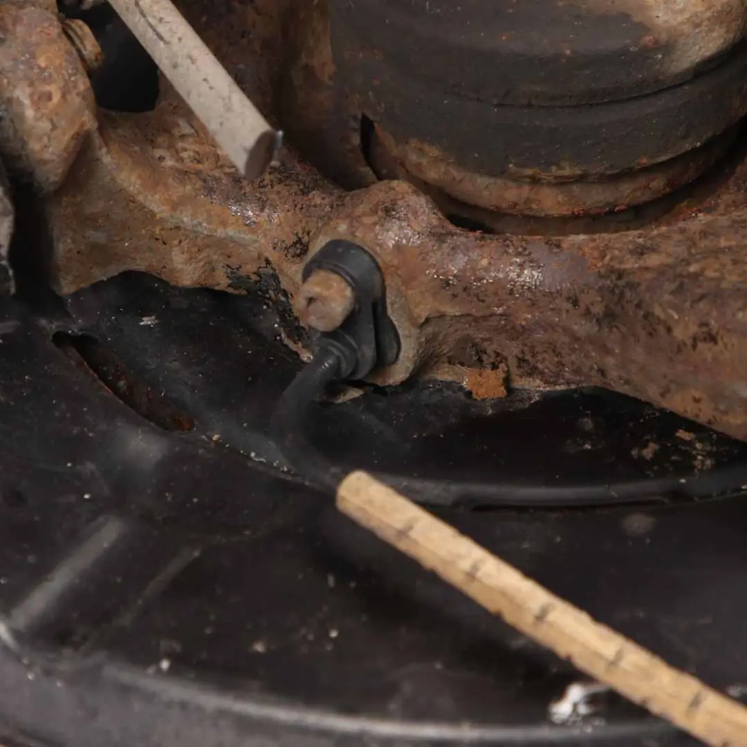 BMW E93 325i N53 Rear Right O/S Suspension Leg Axle Brake Hub Manual - SKU 6774808-30 - Part number 6774808