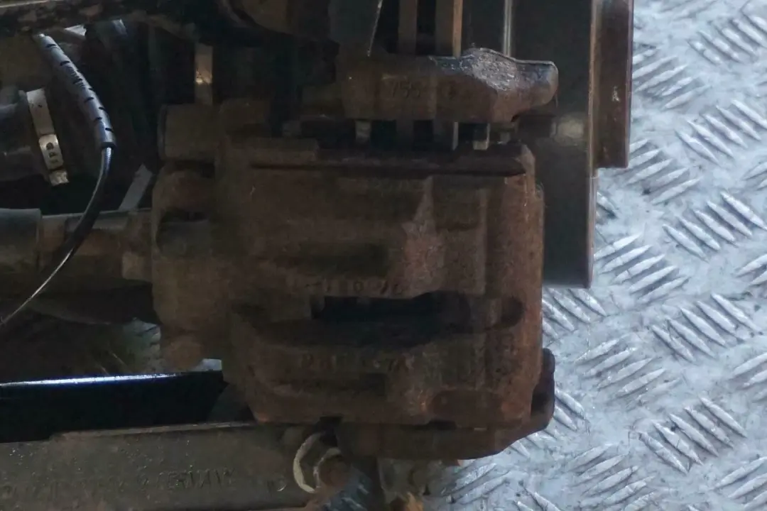 Reihe E87 LCI 118d N47 Abtriebswelle Schwenklager Hinten Links für BMW 1 mit Teilenummer 6774809 BMW 1 Reihe E87 LCI 118d N47 Abtriebswelle Schwenklager Hinten Links - SKU 6774809-19 - Teilenummer 6774809