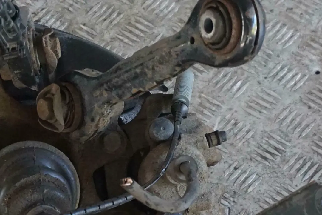 Reihe E87 LCI 118d N47 Abtriebswelle Schwenklager Hinten Links für BMW 1 mit Teilenummer 6774809 BMW 1 Reihe E87 LCI 118d N47 Abtriebswelle Schwenklager Hinten Links - SKU 6774809-19 - Teilenummer 6774809