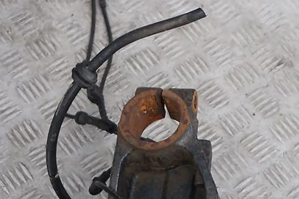 Suspensión Delantera Izquierda Pata Freno Pinza Disco para Mini Cooper R56 N12 1.4 con número de pieza 6778335 Mini Cooper R56 N12 1.4 Suspensión Delantera Izquierda Pata Freno Pinza Disco - SKU 6778335 - Número de pieza 6778335