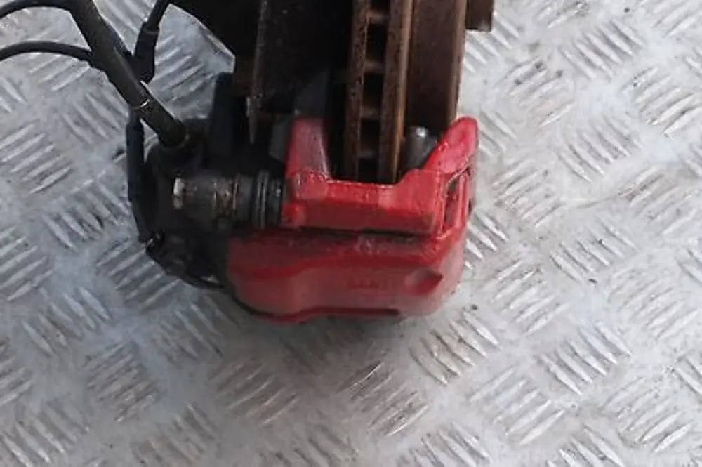 95HP Zwrotnica zacisk lewy przód do Mini R56 N12 1.4 o numerze 6778335 Mini R56 N12 1.4 95HP Zwrotnica zacisk lewy przód - SKU 6778335 - Numer Części 6778335