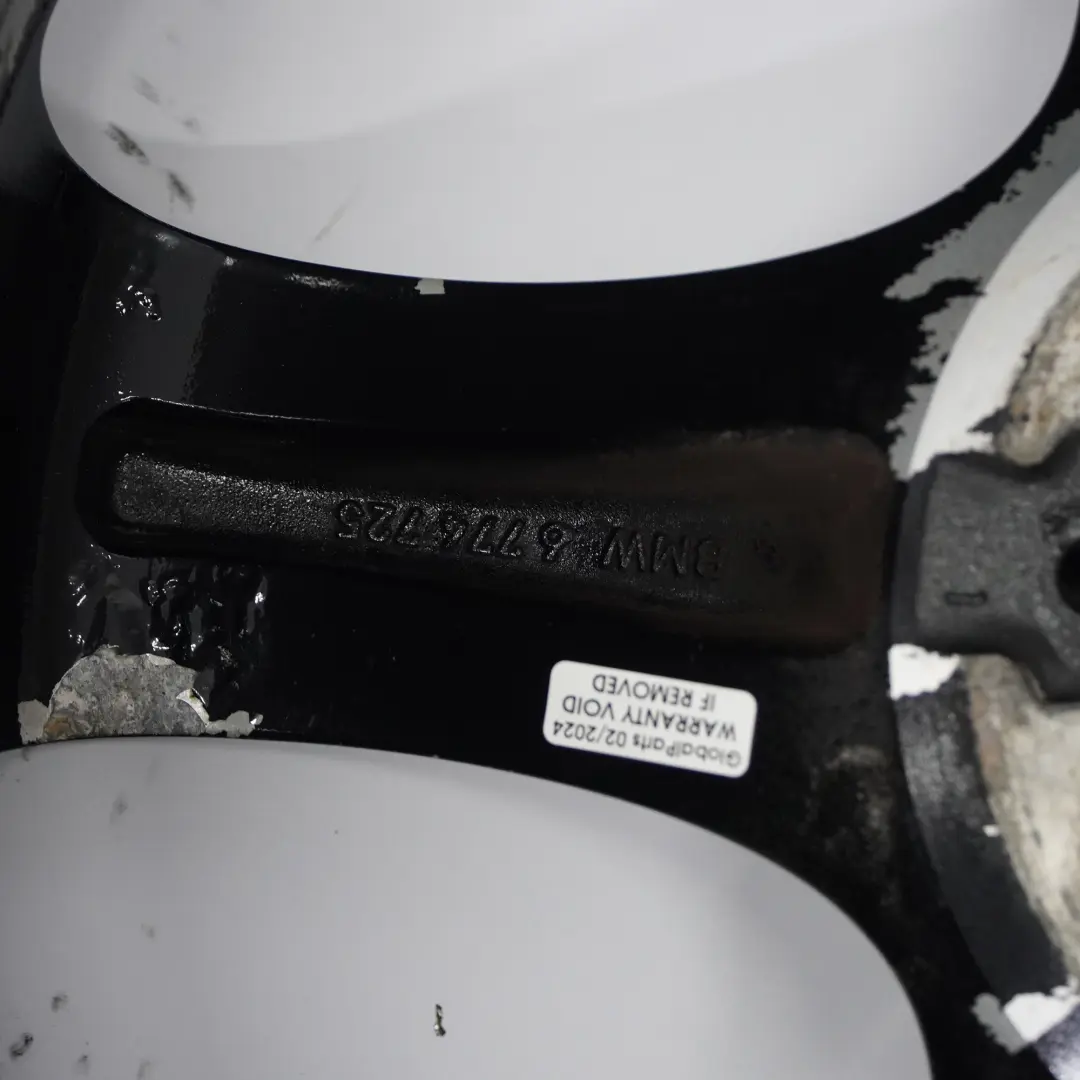 Cerchio posteriore nero lega 19" Stella Raggi 230 9J per BMW E90 E91 E92 con numero di parte 6779659 BMW E90 E91 E92 Cerchio posteriore nero lega 19" Stella Raggi 230 9J - SKU 6779659-4 - Numero di parte 6779659