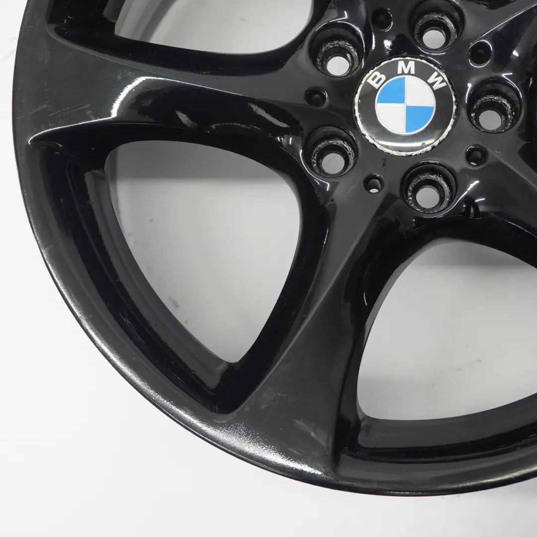 Cerchio posteriore nero lega 19" Stella Raggi 230 9J per BMW E90 E91 E92 con numero di parte 6779659 BMW E90 E91 E92 Cerchio posteriore nero lega 19" Stella Raggi 230 9J - SKU 6779659-5 - Numero di parte 6779659