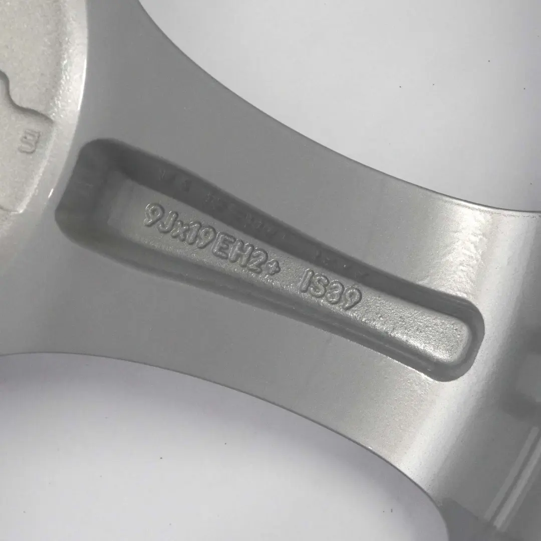 Hinten Alufelge AluFelge 19" Rad Sternspeiche 230 9J ET:39 für BMW 3 er E90 E91 E92 mit Teilenummer 6785003 BMW 3 er E90 E91 E92 Hinten Alufelge AluFelge 19" Rad Sternspeiche 230 9J ET:39 - SKU 6779659 - Teilenummer 6785003