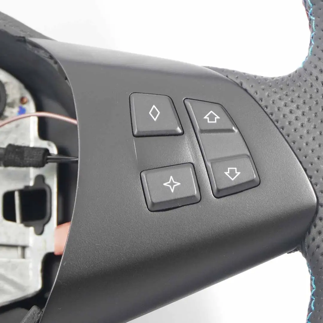 BMW X5 E70 NUEVO volante de cuero negro M-tricolored Hilos 6778742 - SKU 6780542-1 - Número de pieza 6780542