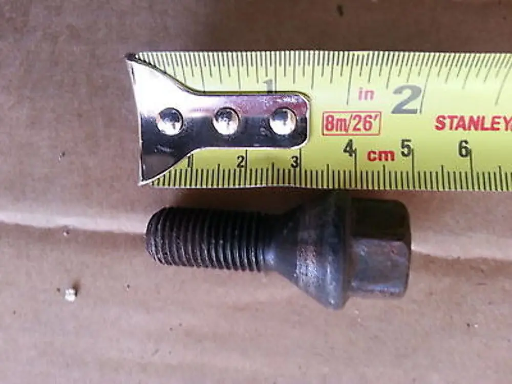 BMW E39 E46 E60 E61 E65 E81 E87 E90 E91 E92 Bullone della Ruota Dado Nera - SKU 6781150-5 - Numero di parte 6781150