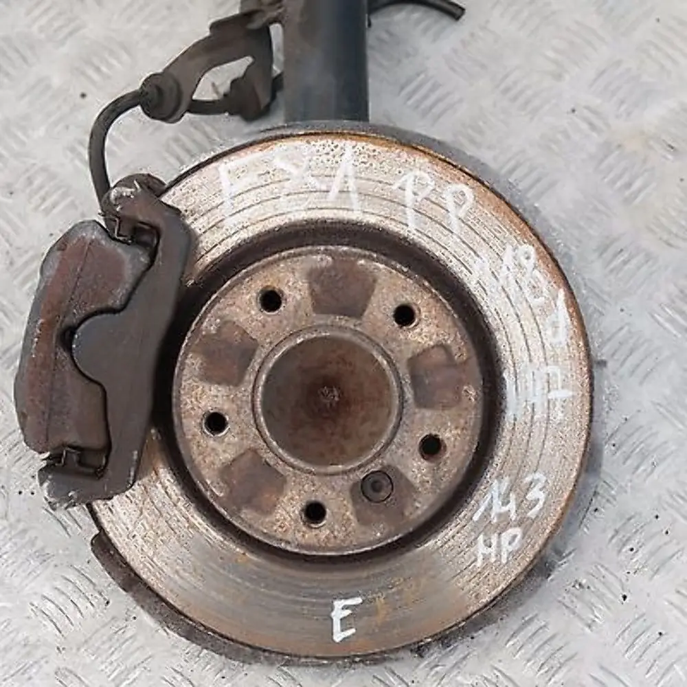 BMW E81 118d M-SPORT FRONT RIGHT O/S LEG SUSPENSION AXLE BRAKE DISC HUB - SKU 6782858 - Part number 6782858