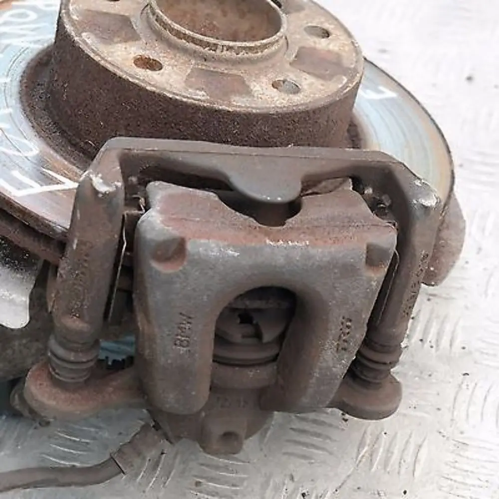 M-SPORT LEGA SOSPENSIONE ANTERIORE DESTRA ASSE FRENO DISCO MOZZO per BMW E81 118d con numero di parte 6782858 BMW E81 118d M-SPORT LEGA SOSPENSIONE ANTERIORE DESTRA ASSE FRENO DISCO MOZZO - SKU 6782858 - Numero di parte 6782858