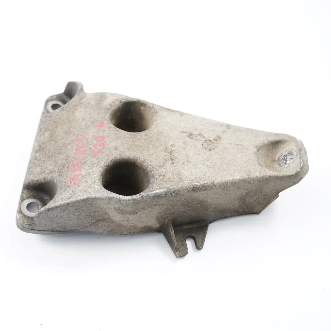 N20 Wspornik Łapa Silnika Lewo do BMW F30 F31 F32 o numerze 6784823 BMW F30 F31 F32 N20 Wspornik Łapa Silnika Lewo - SKU 6784823 - Numer Części 6784823