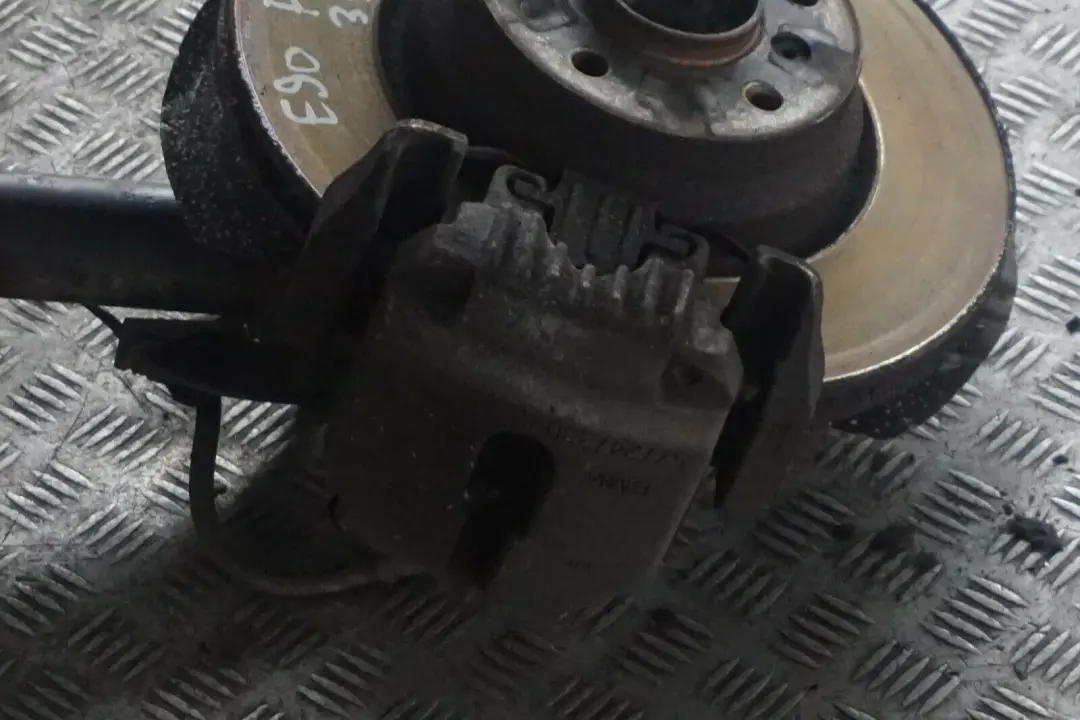 N52 Amortyzator zwrotnica prawa do BMW E90 330i o numerze 6786002 BMW E90 330i N52 Amortyzator zwrotnica prawa - SKU 6786002-1 - Numer Części 6786002