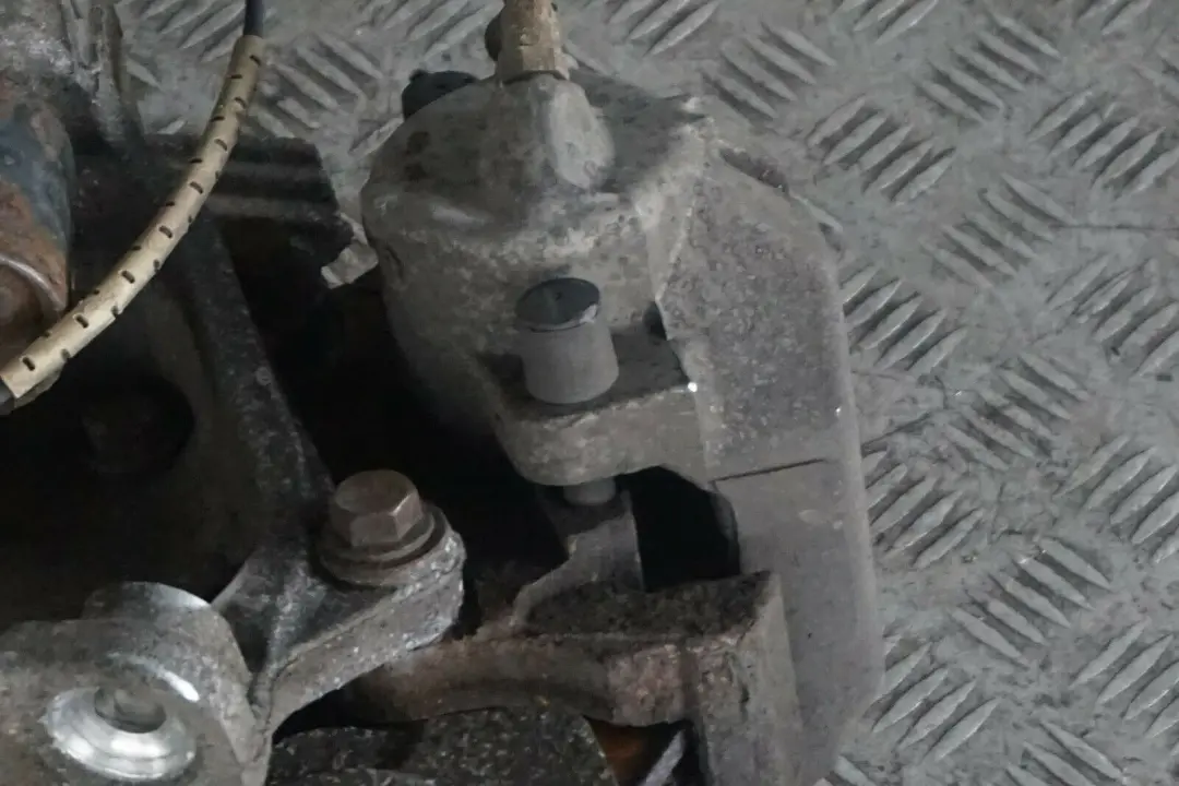 N52 Front Right O/S Spring Strut Leg Suspension to BMW 3 Series E90 330i with Part number 6786002 BMW 3 Series E90 330i N52 Front Right O/S Spring Strut Leg Suspension - SKU 6786002-1 - Part number 6786002