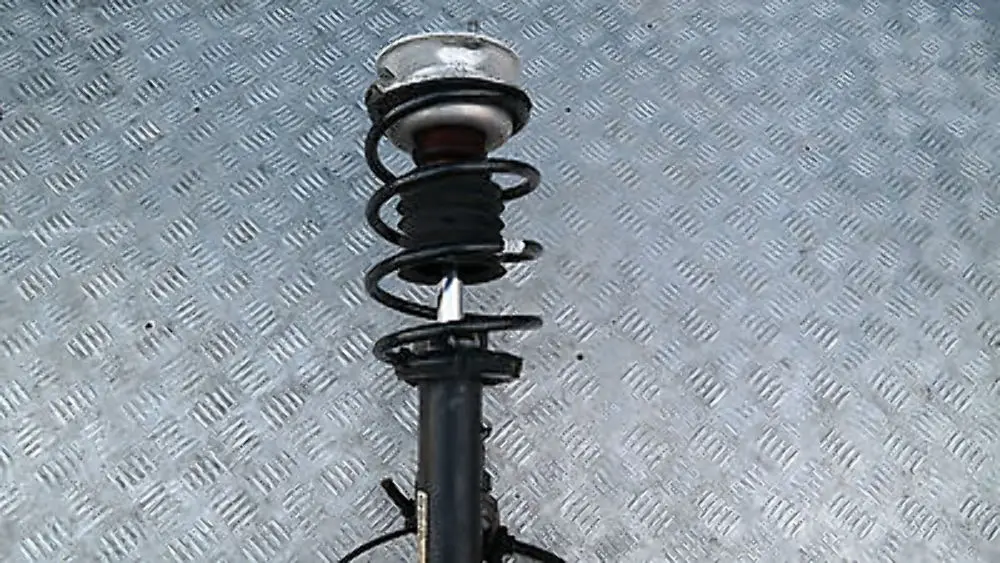 N43 Amortyzator Zwrotnica Lewa do BMW E87 LCI 116i o numerze 31316786017 BMW E87 LCI 116i N43 Amortyzator Zwrotnica Lewa - SKU 6786017-11 - Numer Części 31316786017