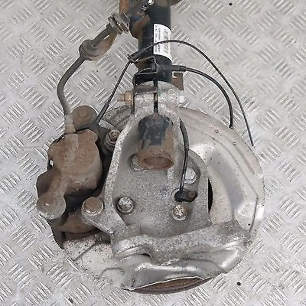 BMW E81 116i N43 Frente Izquierda N / S Spring Strut Freno Suspension Pierna Hub - SKU 6786017-3 - Número de pieza 31316786017