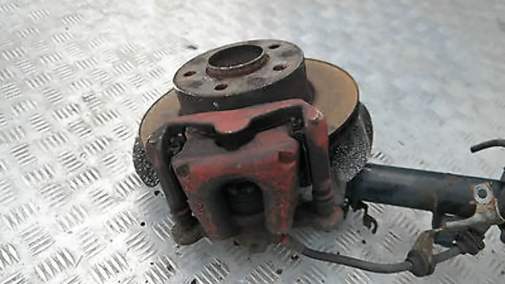 BMW E87N 116i avant Gauche Printemps Suspension Freins Leg Hub Axle - SKU 6786017-5 - Numéro de pièce 31316786017