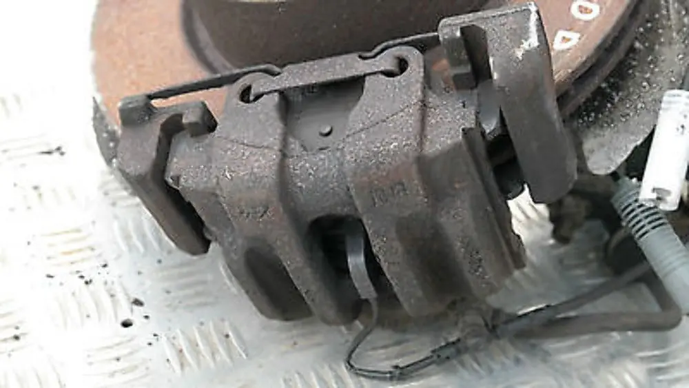 M47N2 Stoßdämpfer Federbein Vorn Links Schwenklager Bremss für BMW 1 er E87 120d mit Teilenummer 6786017 BMW 1 er E87 120d M47N2 Stoßdämpfer Federbein Vorn Links Schwenklager Bremss - SKU 6786017-9 - Teilenummer 6786017