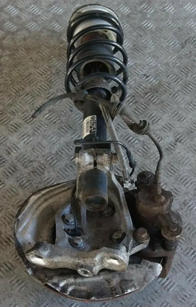 BMW E87 LCI 118d N47 Delantero Derecho Muelle Strut Freno Suspension Pata Buje - SKU 6786018-4 - Número de pieza 6786018