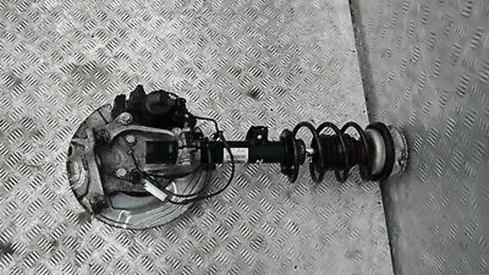 BMW E81 120i N43 LEFT FRONT SPRING STRUT HUB LEG BRAKE COMPLETE SUSPENSION N/S - SKU 6786021-2 - Part number 31316786021