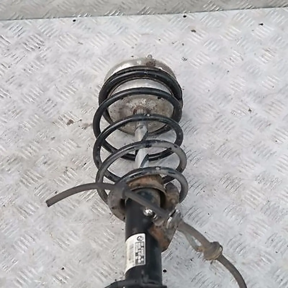 BMW E81 116d N47 Delantero Derecho Muelle Strut Freno Suspensión Pierna Cubo - SKU 6786022-1 - Número de pieza 6786022