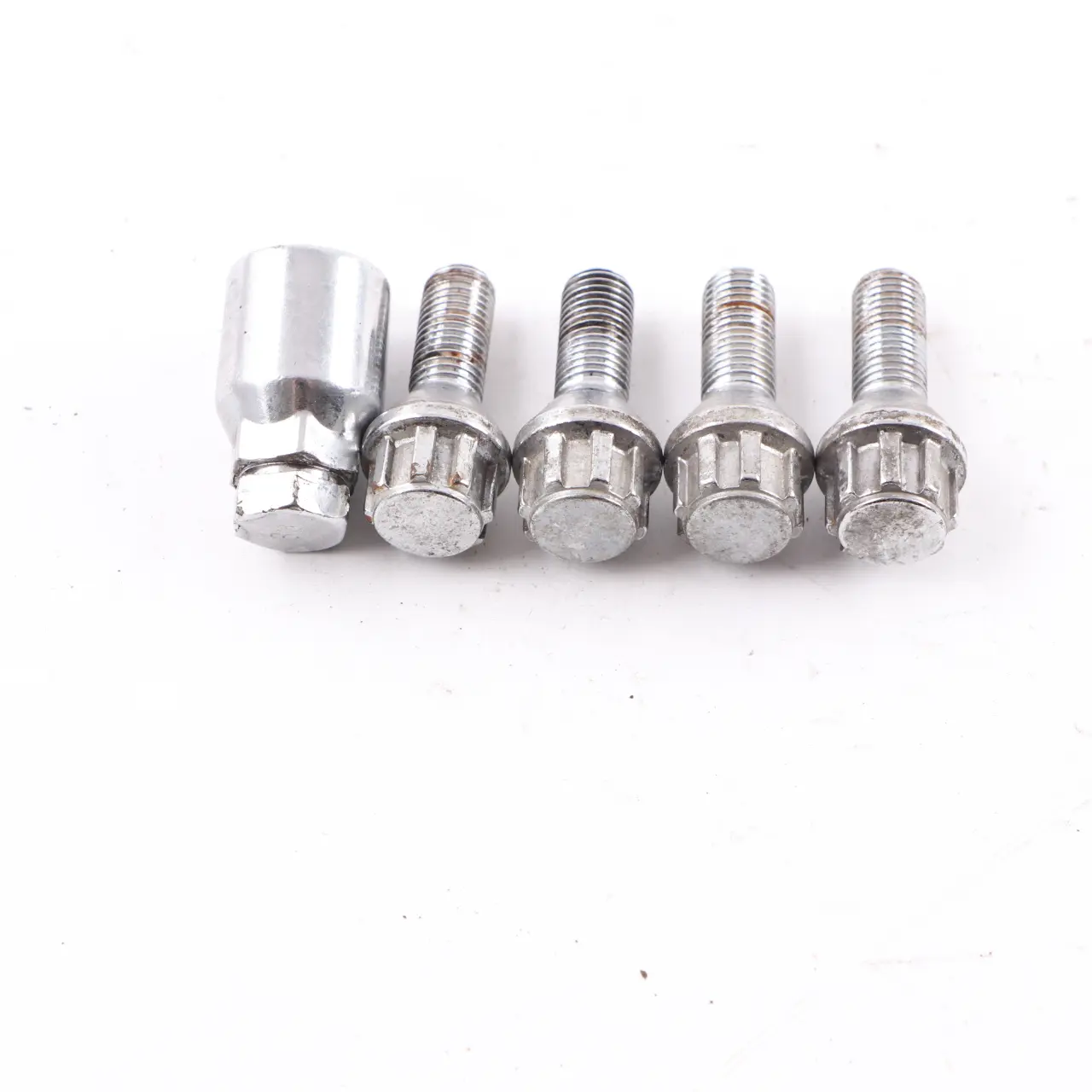 BMW E46 E60 E61 E81 E82 E87 E90 E91 Sada Zabezpečovacích Skrutiek Kolies