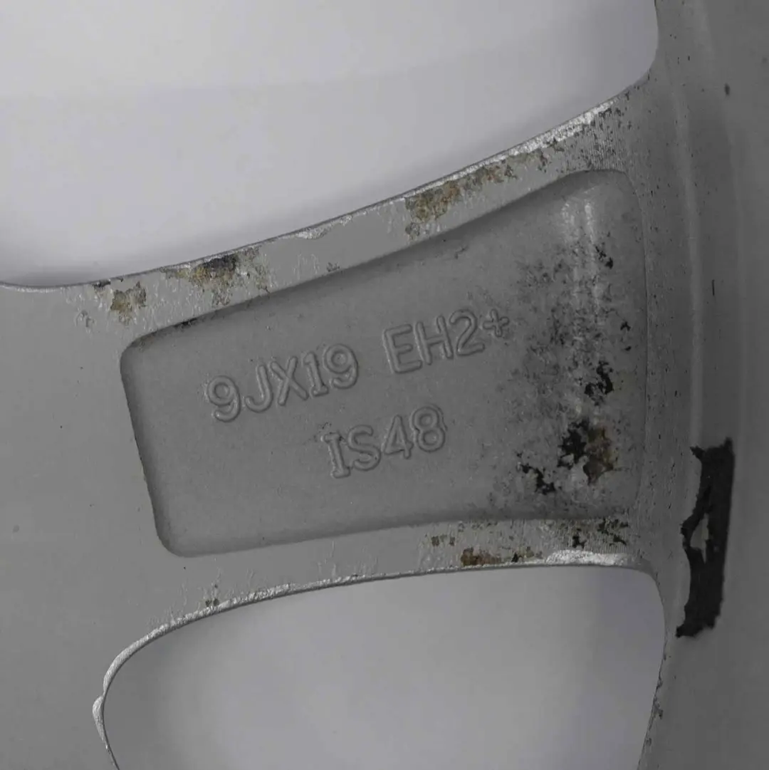 Silberne Leichtmetallfelge 19" ET:48 9J Sternspeiche 334 für BMW E70 mit Teilenummer 6788007 BMW E70 Silberne Leichtmetallfelge 19" ET:48 9J Sternspeiche 334 - SKU 6788007-2 - Teilenummer 6788007