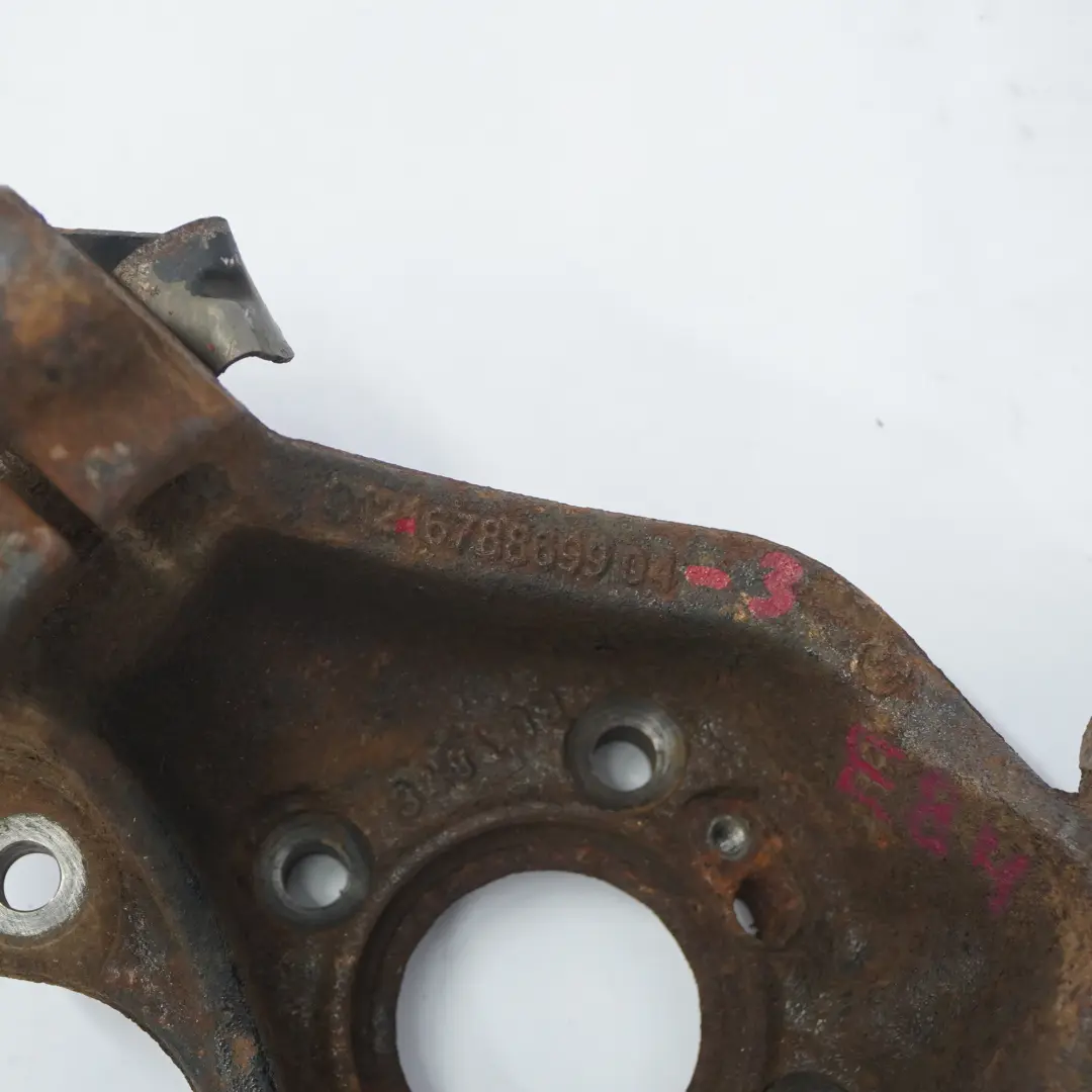 Zwrotnica Lewy Przód do BMW X1 E84 o numerze 6788699 BMW X1 E84 Zwrotnica Lewy Przód - SKU 6788699-3 - Numer Części 6788699