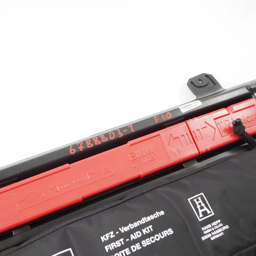 Schowek Półka Narzędzia Trójkąt Śrubokręt Apteczka Komplet 6788803 do BMW F10 o numerze 6788804 BMW F10 Schowek Półka Narzędzia Trójkąt Śrubokręt Apteczka Komplet 6788803 - SKU 6788804 - Numer Części 6788804