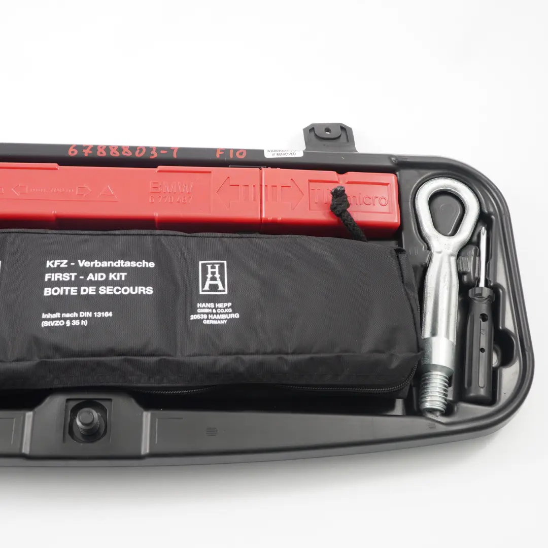 Kit herramientas advertencia triángulo gancho destornillador Set 6788803 para BMW F10 con número de pieza 6788804 BMW F10 Kit herramientas advertencia triángulo gancho destornillador Set 6788803 - SKU 6788804 - Número de pieza 6788804