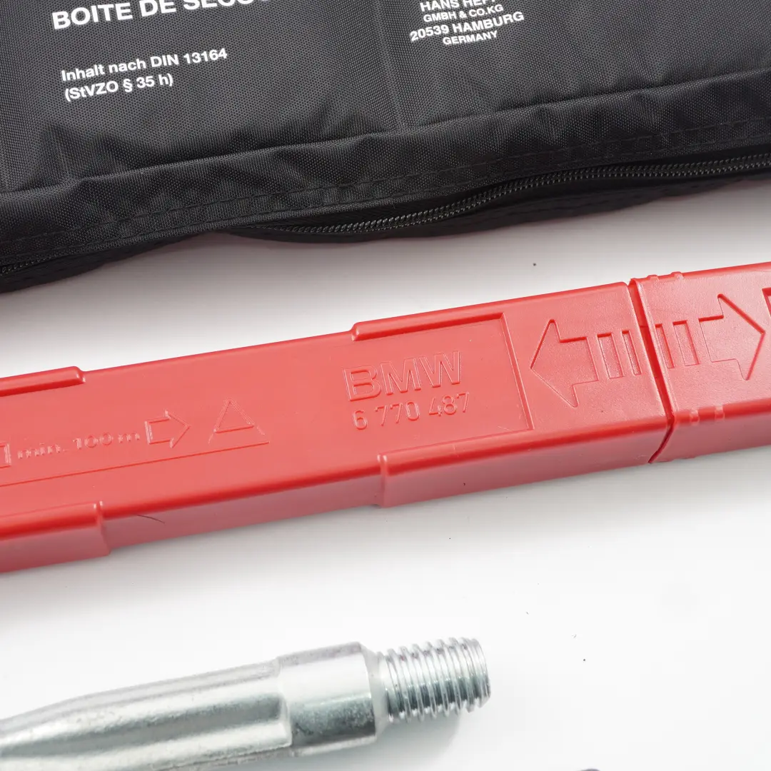 Kit strumenti stoccaggio avvertimento gancio cacciavite set 6788803 per BMW F10 con numero di parte 6788804 BMW F10 Kit strumenti stoccaggio avvertimento gancio cacciavite set 6788803 - SKU 6788804 - Numero di parte 6788804