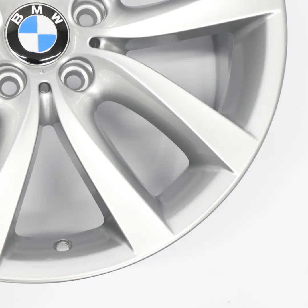 Llanta aleación plata delantera 19" 8,5J ET:33 V spoke 331 para BMW F10 F11 con número de pieza 6790178 BMW F10 F11 Llanta aleación plata delantera 19" 8,5J ET:33 V spoke 331 - SKU 6790178 - Número de pieza 6790178
