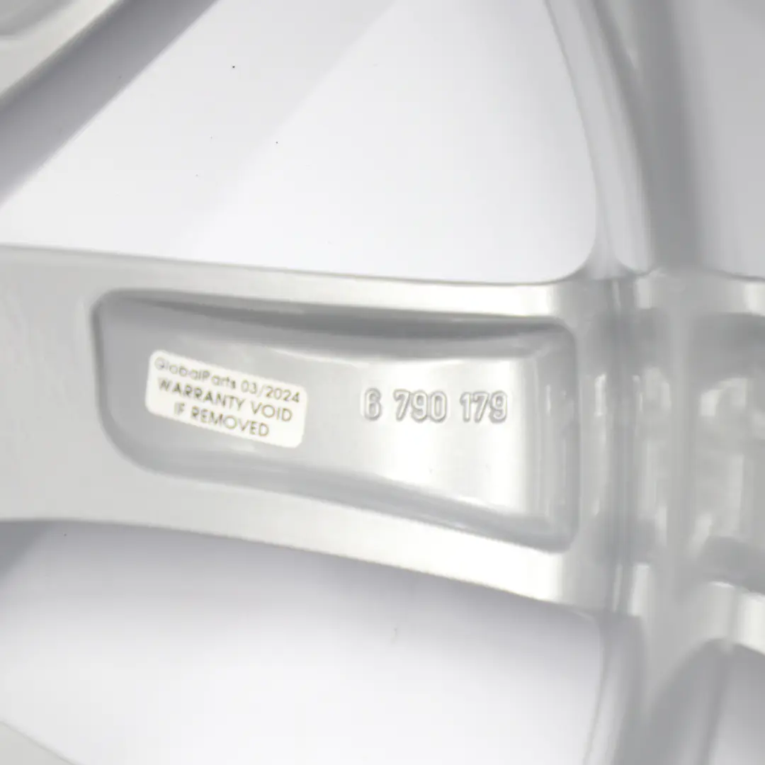 cerchio posteriore in lega argento 19" 9J ET:44 V Spoke 331 per BMW F10 F13 con numero di parte 6790179 BMW F10 F13 cerchio posteriore in lega argento 19" 9J ET:44 V Spoke 331 - SKU 6790179 - Numero di parte 6790179