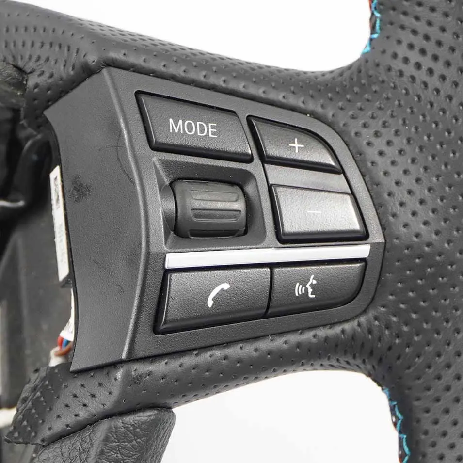 Nuovo Nero Volante In Pelle M-Tricolori Fili per BMW F01 F07 Gt F10 F11 con numero di parte 6790886 BMW F01 F07 Gt F10 F11 Nuovo Nero Volante In Pelle M-Tricolori Fili - SKU 6790886-1 - Numero di parte 6790886